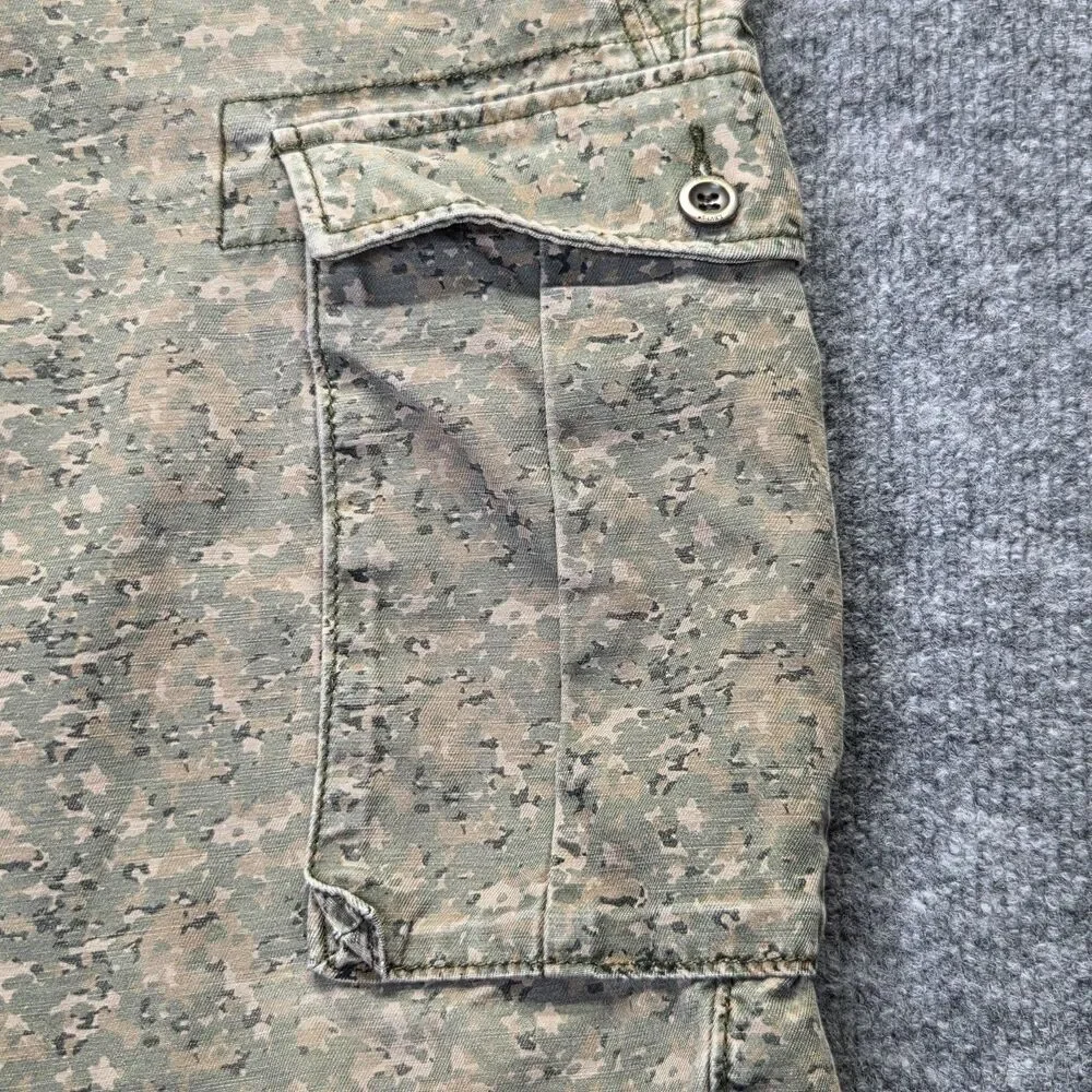 Levi's Shorts Mens 30 Green Camo Cargo Canvas Cotton Outdoor Zip Pockets Fly